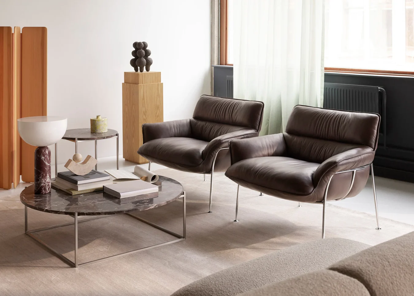 Wendelbo-Duvet-Parma-col.-Mocca-Circle-Occasional-Table-Circle-Coffee-Table-Raya-col.-Sand-Boketto-mod.-8-8-Cuddle-col.-4-72-dpi-4x5-fffcb3bb-0b0c-461d-8a3e-c0e517b7e34e